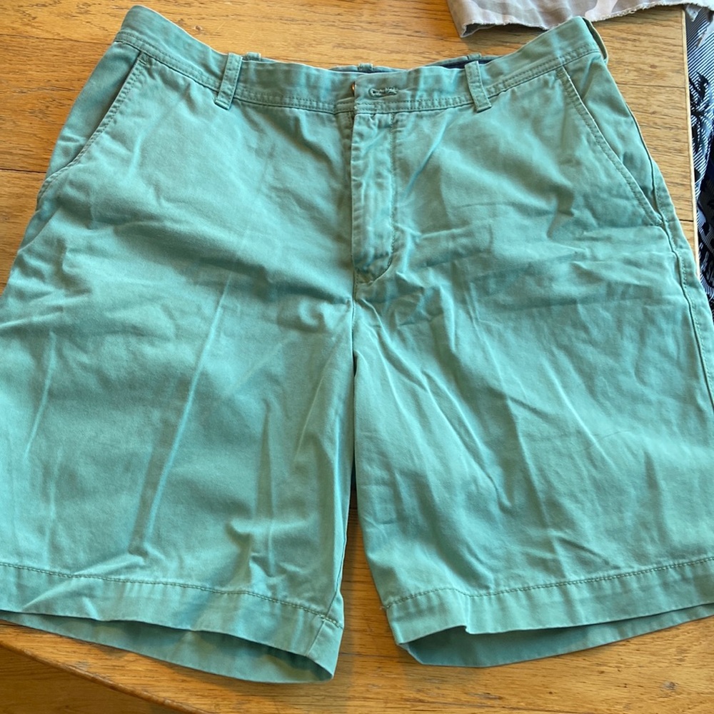 Mens IZOD golfing shorts